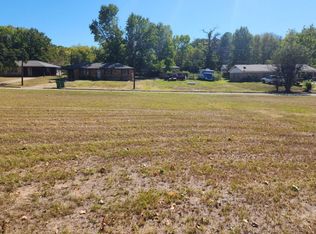 119 Shady Oaks Dr, Palestine, TX 75803