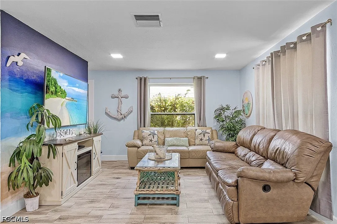 2 bed, 2.0 bath, 855 sqft, $1,395 — Photo 3