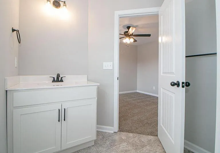 1115-E4 Hillwood Dr — Photo 21
