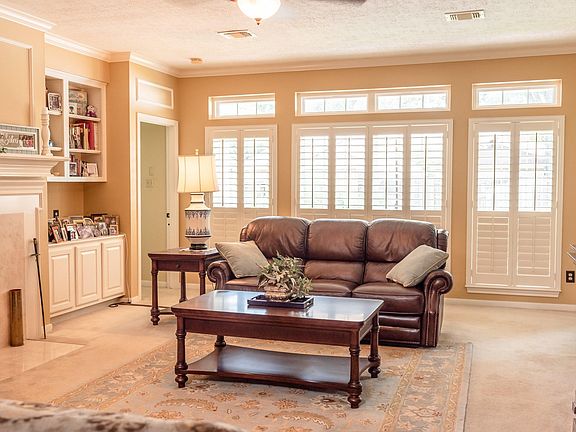 3rd image of 3118 Woodland View Dr
