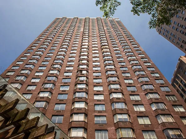 429 East 52nd Street 31B image 3 of 14