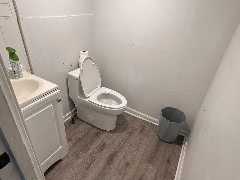 222 Townsend Ave — Photo 18
