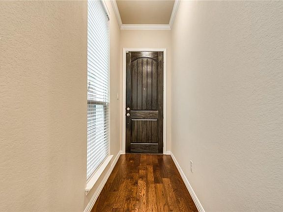 3rd image of 2452 Embleton Dr