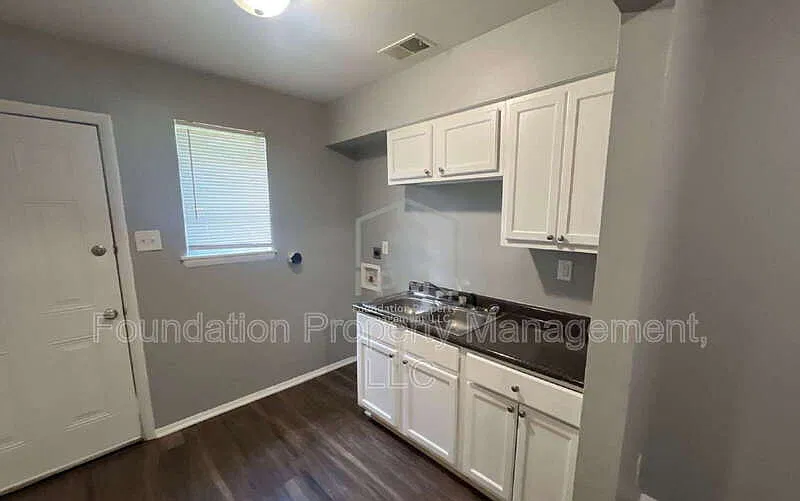 2 bed, 1.0 bath, 950 sqft, $900 — Photo 4