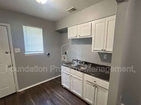 4th image of 1058 Hudson St