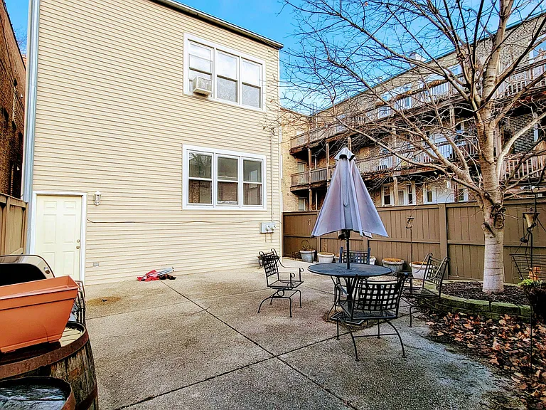 1207 W Newport Ave #F — Photo 9