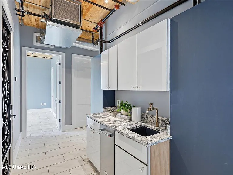 145 Republic St — Photo 33