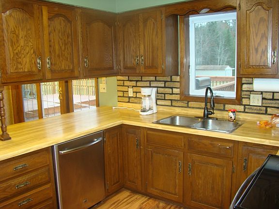3rd image of 7521 Dewberry Ln