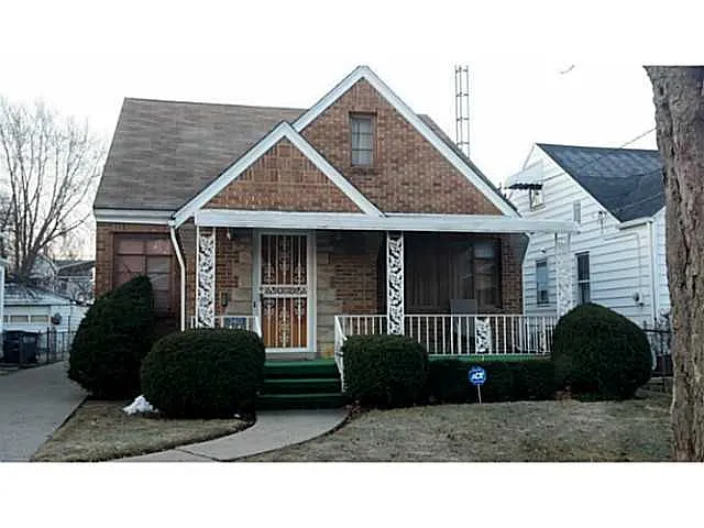 340 E Pearl St photo 1