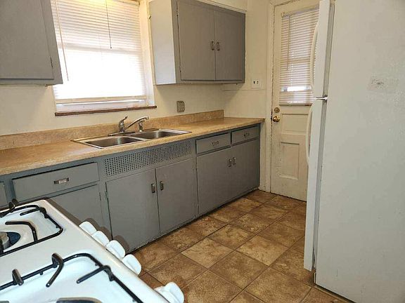 4th image of 1661 Westwood Ave