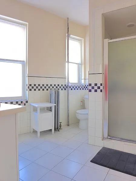 4 bed, 9999 sqft, $1,000 — Photo 2