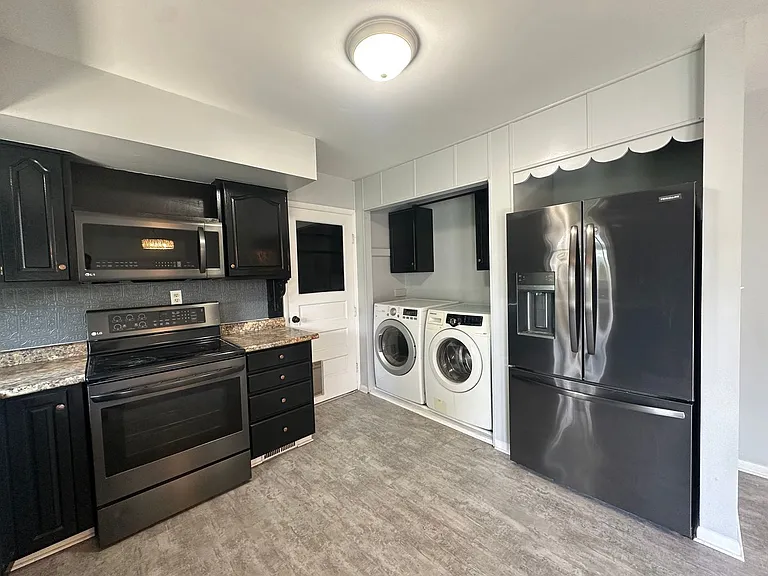 2063 W Highland Ln — Photo 6