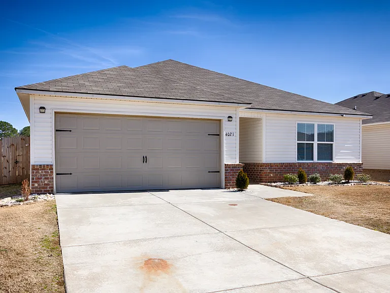 4021 Ryan Dr SW — Photo 2