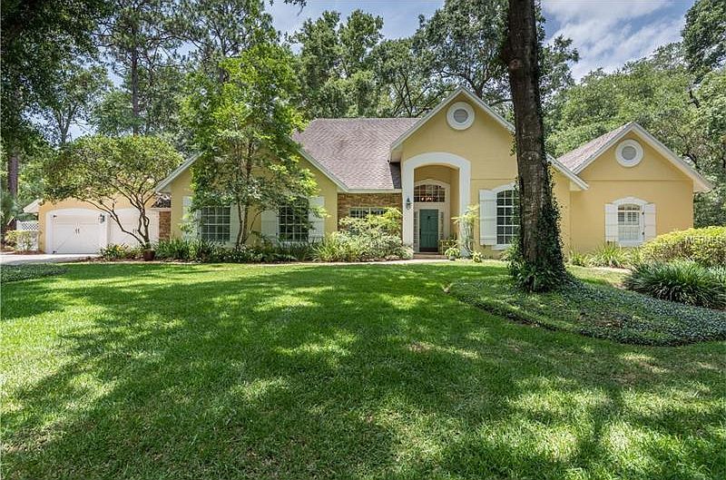 1st image of 205 Shady Oaks Cir