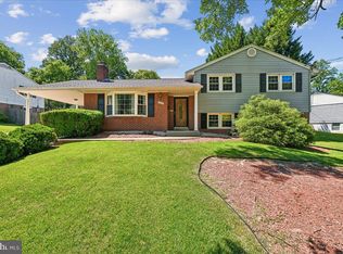 5643 Inverchapel Rd, Springfield, VA 22151