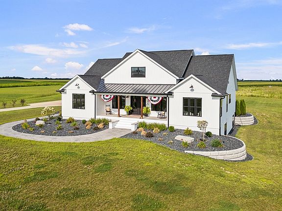 4th image of 375 Ruby Ct
