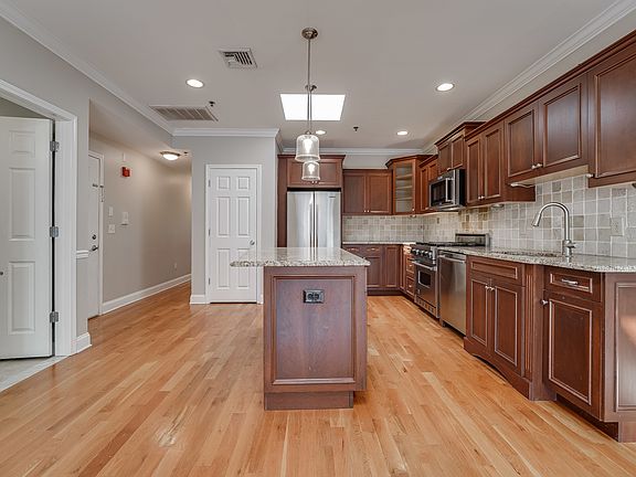 4th image of 211 Madison St APT 4