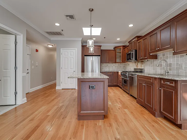 211 Madison St #4 — Photo 4