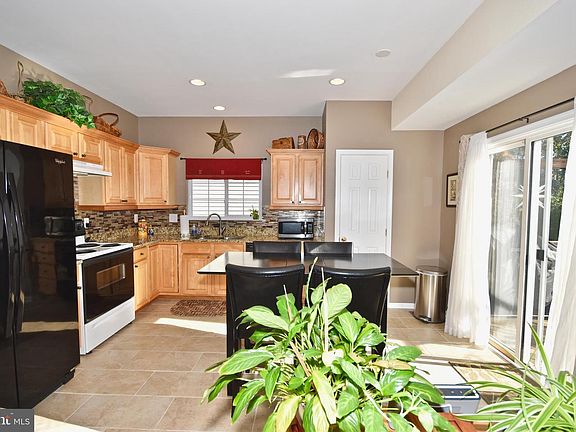 5th image of 6849 Hollow Glen Ct