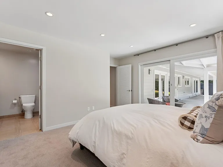 61 Bradley Ave — Photo 34