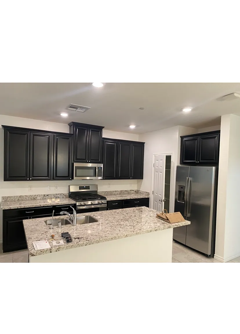 3 bed, 2.5 bath, 1827 sqft, $2,200 — Photo 2