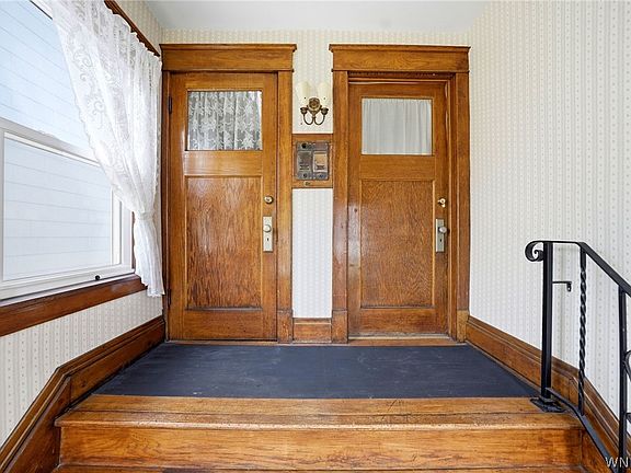 5th image of 160 Lovering Ave