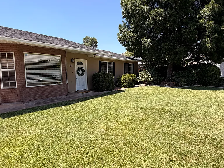 1743 W Green Valley Ln — Photo 4