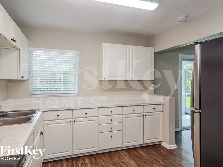 3044 Yanlee Ln — Photo 7