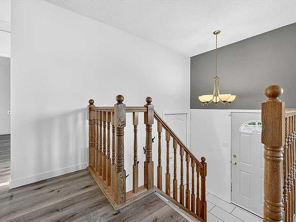 5th image of 4711 NE Montana Dr NW