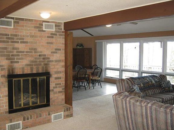 3rd image of 178 Persimmon Ln