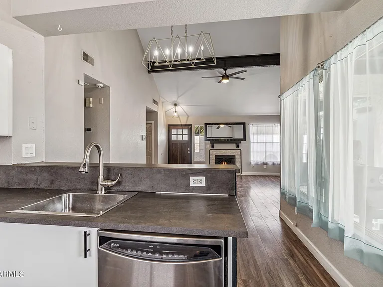 2129 W Rose Garden Ln — Photo 11
