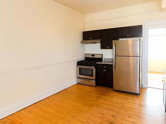 4th image of 3422 W Grace St APT 3