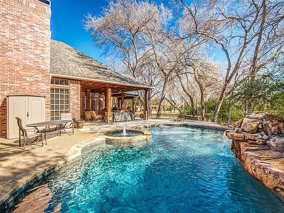 3rd image of 5001 Timber Circle Dr