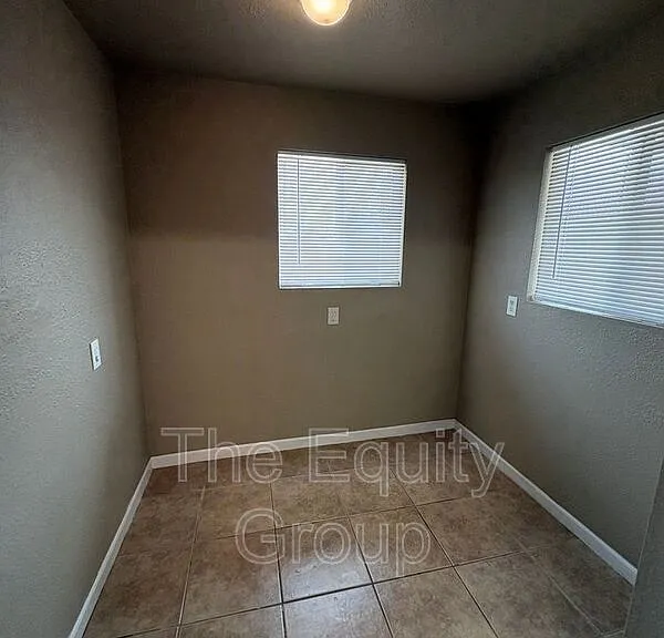1819 N 10th Ave — Photo 5