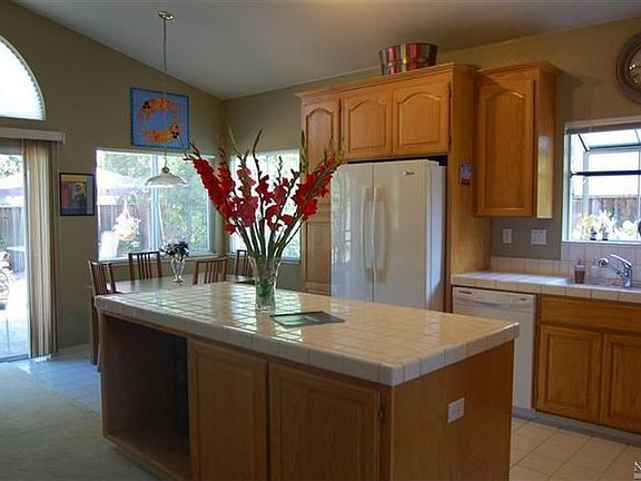 4th image of 1631 Cabernet Ct