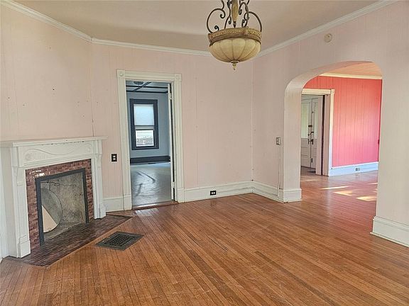 4th image of 457 Maple Ave