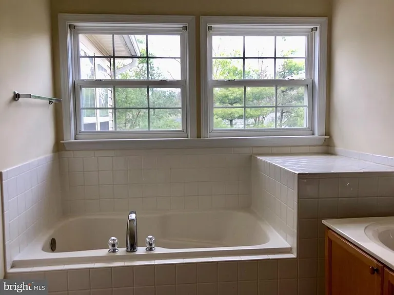 115 Eldon Dr — Photo 12