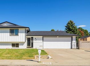 208 Starlite Dr, Pueblo, CO 81005