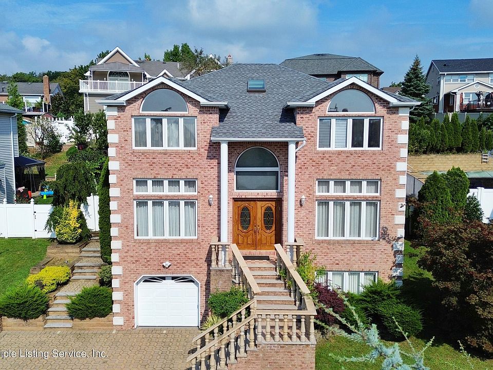 2nd image of 27 Sabrina Ln