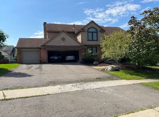 7417 Village Square Dr, West Bloomfield, MI 48322