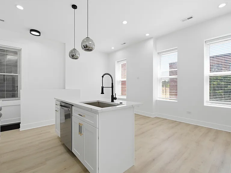 1838 N Damen Ave #3F — Photo 4