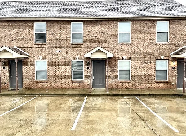2 bed, 2.5 bath, 1200 sqft, $1,250 — Photo 1
