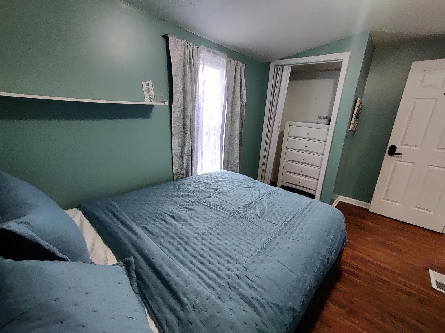 4 bed, 3.0 bath, 1450 sqft, $728 — Photo 2