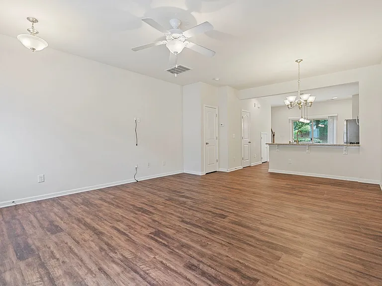 23 Pocono Dr — Photo 3