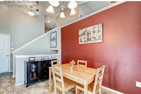 4th image of 2911 Avocado Ave