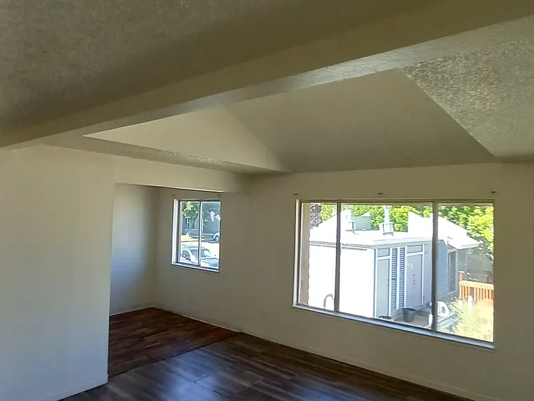 915 W Miner St — Photo 11