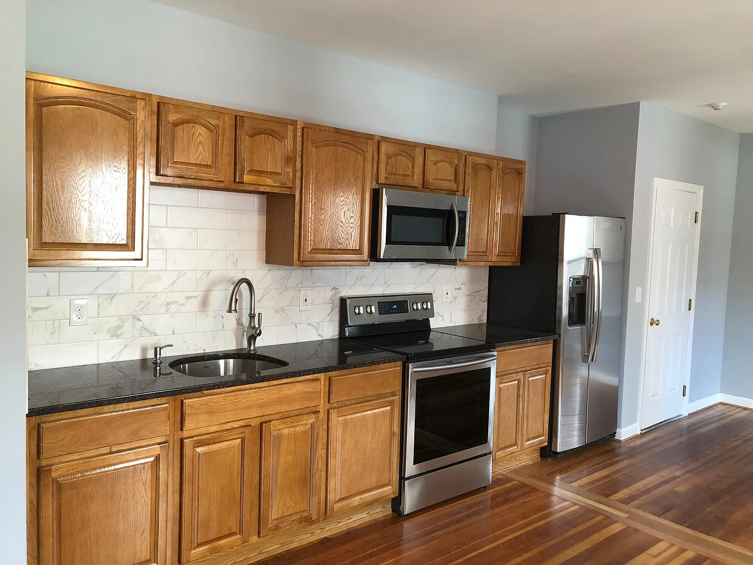 2 bed, 1000 sqft, $975 — Photo 2