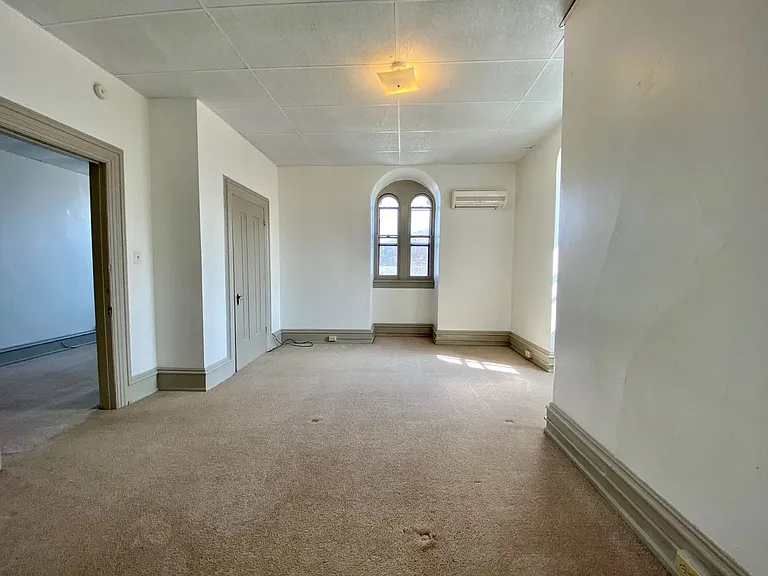 118 W Water St — Photo 9