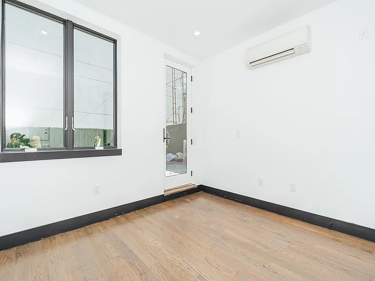 277 Evergreen Ave #1B — Photo 8