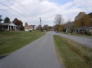 1128 Westbrook Dr, Kingsport, TN 37663